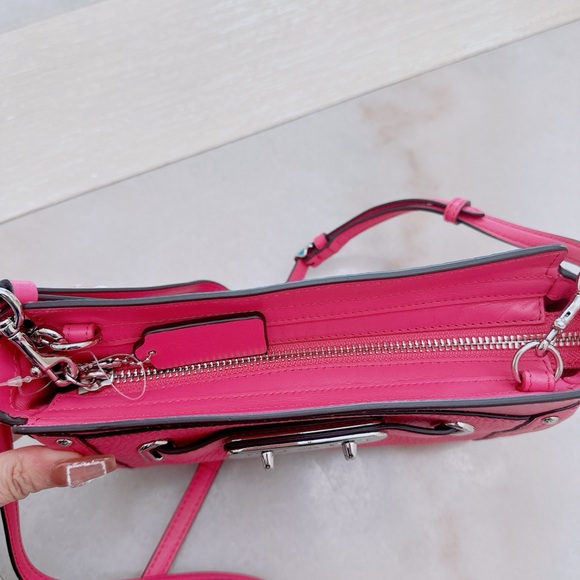 Coach Swagger Wristlet/crossbody bag 2in 1 /NWT - Picture 3 of 15